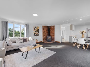 Modern Coastal Living with Timeless Kiwi Appeal