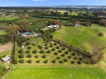 Lifestyle, space, views – a gem in Lower Oropi
