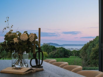 Refined Living With Wonderful Lake and City Views
