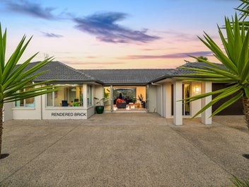 Brick & Tile Lifestyle Beauty In Wainui