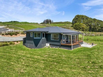 Sunny, Spacious & Ready to Go!