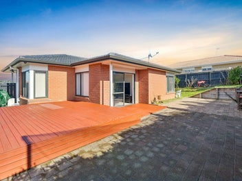 URGENT SALE - OWNERS HAVE UPGRADED!!