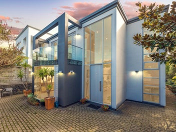 Freehold Luxury with Views – Westlake Zone