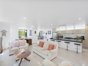 Freehold Luxury with Views – Westlake Zone