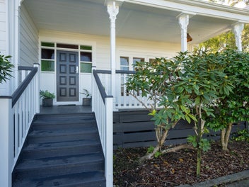 Vineyard Views and Vintage Charm