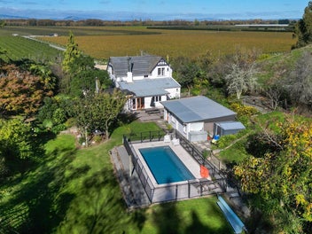 Vineyard Views and Vintage Charm