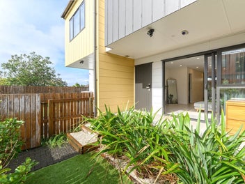 Modern & Easy-care Living!
