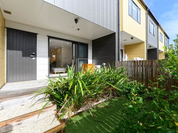 Modern & Easy-care Living!