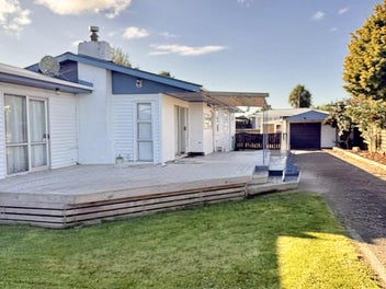 Spacious 5-bedroom family home. Comfort & Charm