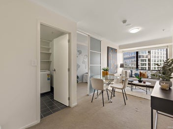 MUST SEE! 2 bed+1 car in Auckland Uni Precinct