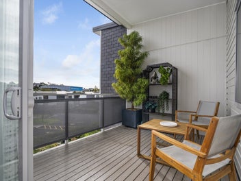 Modern, Low-Maintenance Unit in Secure Gated...