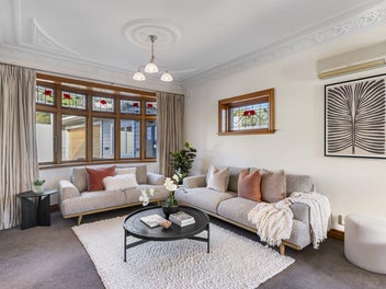 Modernised Charmer + Studio with Ensuite
