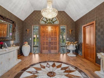 Timeless Elegance on a Grand Scale