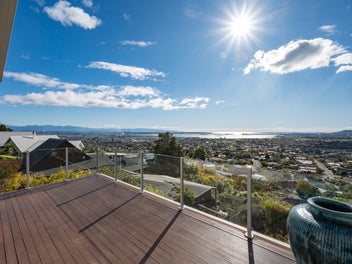 Architectural Elegance - Unrivalled Views