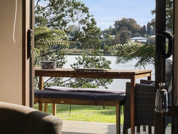 Nifty Little Gem on the Water’s Edge