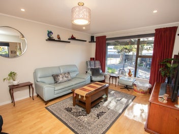 Rural Living in the Heart of Mayfield!