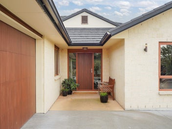 Spacious living in Otatara