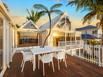 Waterfront Single Level - Design Masterpiece