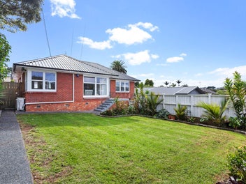 Great Handy Location with Timeless Appeal!