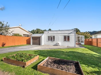 Charming two bedroom home with a private deck!