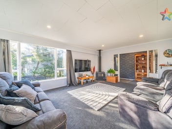HUGE HOME WITH INTER-GENERATIONAL LIVING!