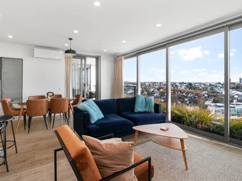 Superior Chic with Forever Views