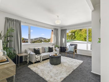 AFFORDABLE WITH SUN & VIEWS IN KARORI