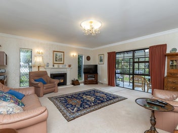 Spacious Family Home Near Waikanae Beach
