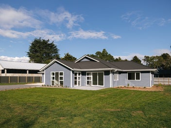 Brand New Beauty with a Rural Feel!