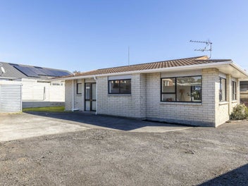 RENOVATED 2BDRM - LOCK & LEAVE