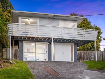 Full-Section, Cosy Home with Value-Add Potential!