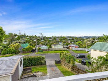 Full-Section, Cosy Home with Value-Add Potential!