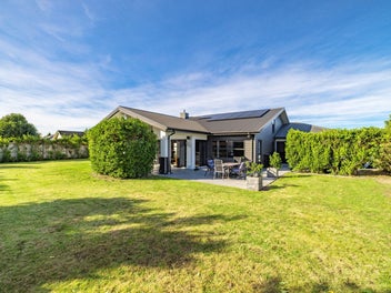 376sqm of Bespoke Building on 1565 sqm