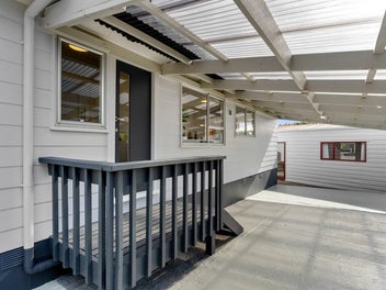 Home & Income on Clendon Park!