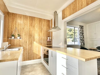 Expansive living with perfect rental potential