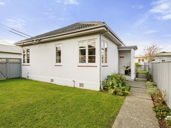 Sunny Alicetown Family Home