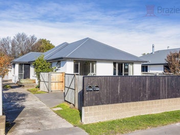 House Converted - 2 x 2 Bedroom Flats