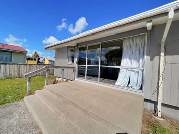 Image 1 of 7