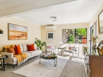 SPACIOUS, SUNNY & CENTRAL-THE PERFECT...