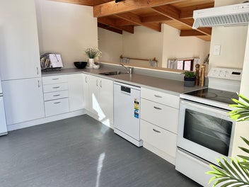 Home & Income - Sauna - Subdivide - Dual Access!