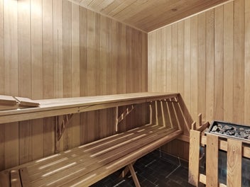 Home & Income - Sauna - Subdivide - Dual Access!