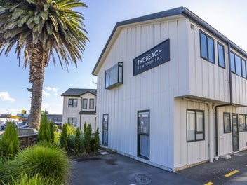 THE BEACH TOWNHOUSE
