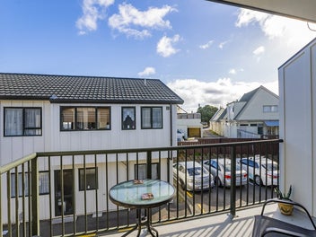 THE BEACH TOWNHOUSE