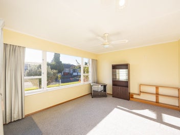 SUNNY, SOLID AND SMARTLY LOCATED