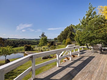 SERENITY OF COUNTRY LIVING