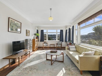 SUNNY & VERSATILE WITH VIEWS