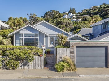 Coastal Charm - Your Seatoun Sanctuary!
