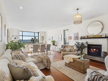 Coastal Charm - Your Seatoun Sanctuary!