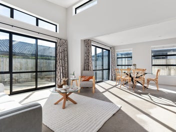 Ex Show Home with Style & Space