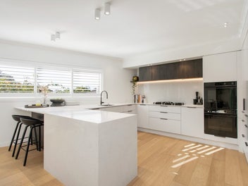 Stylish Seclusion Moments from the Beach